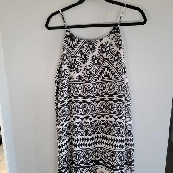 Old Navy Beautiful Ombre Summer dress. Like new condition - Picture 4 of 8